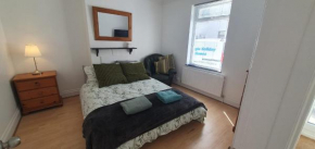 Roomy dog friendly Gosport town house sleeps 6